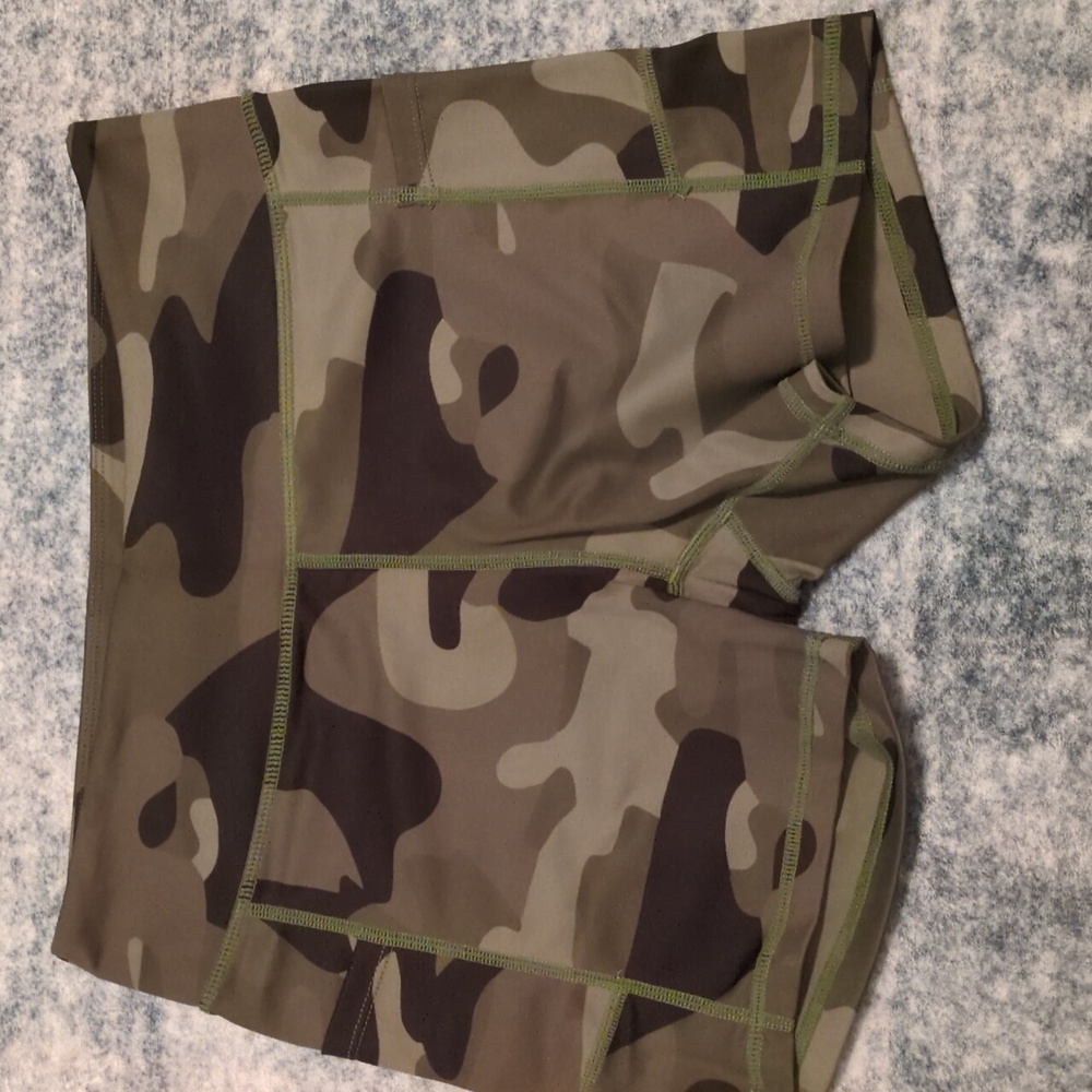 Zyia light n tight Hustle Shorts